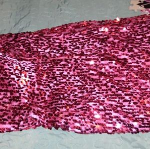 Short pink siquin dress